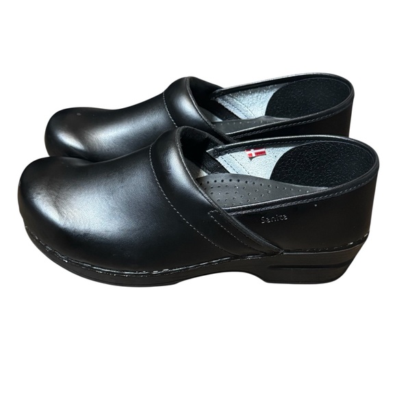 Sanita Shoes - Sanita Black Leather Clogs Size 42 Slip Resistant Professional Unisex